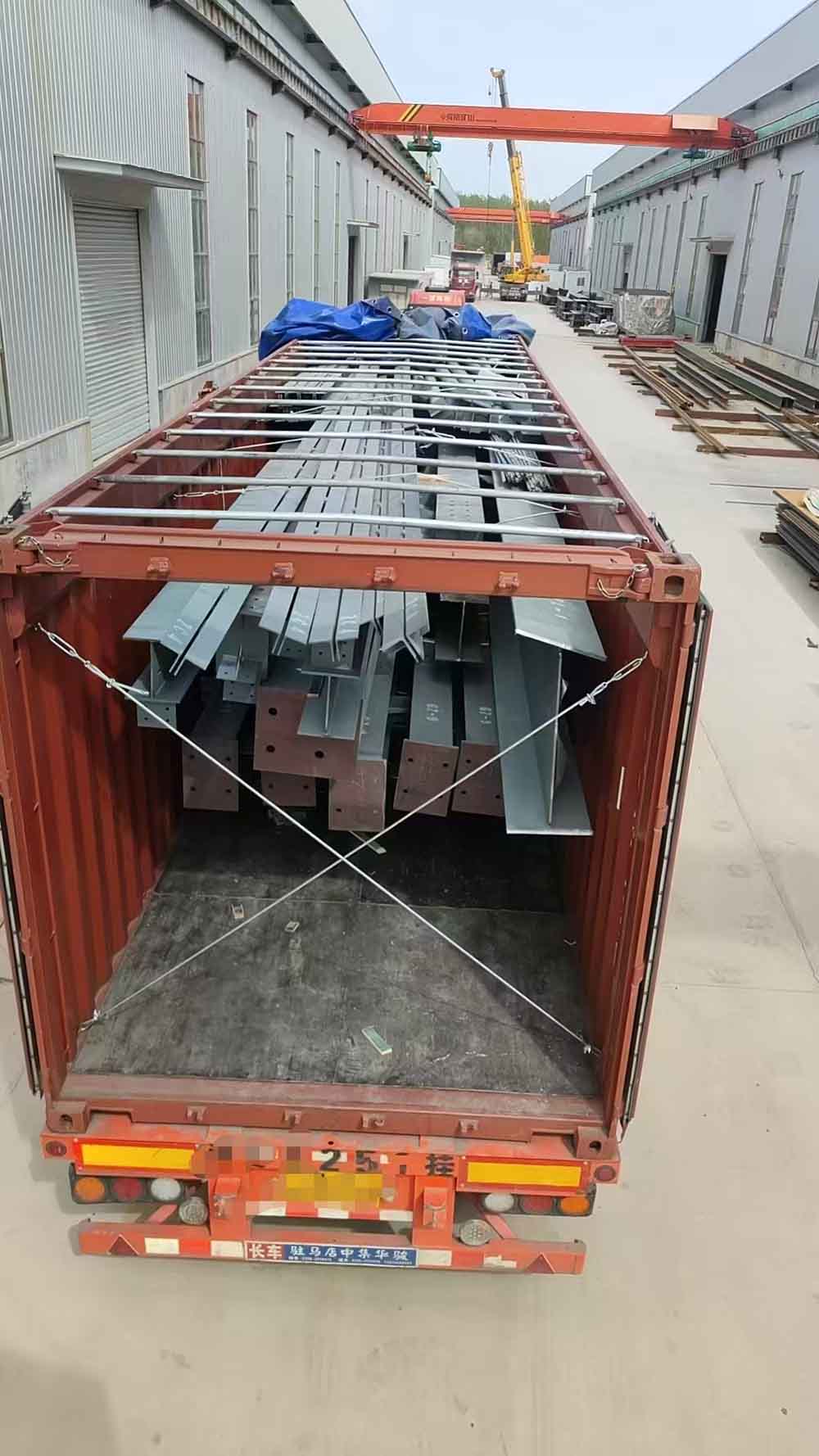 Enviando os membros da estrutura de aço para a Tailândia